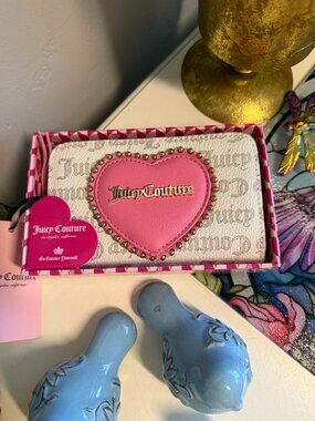 JUICY COUTURE "Love Never Dies" Multiple Compartment Wallet.